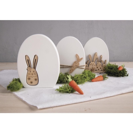 Efektowne stroiki wielkanocne z zajączkami drewnianymi stworzą świąteczną atmosferę.