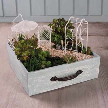 dekoracja mini ogród minigardening w drewnianej szufladzie lub drewnianej walizce