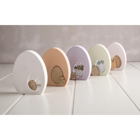 Wielkanocne dekoracje odlewy gipsowe z wypełniaczami nupsi w kształcie jajek.