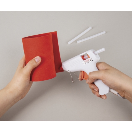 Pistolet niskotemperaturowy marki Rayher wykorzystaj do klenia filcu poliestrowego.