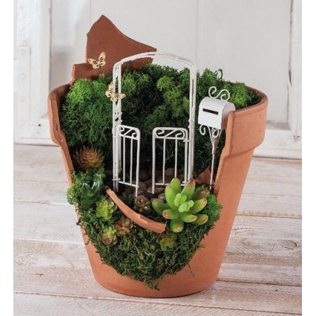 Kompozycja mini gardening w donicy do kwiatów z wykorzystaniem chrobotka reniferowego ciemnozielonego