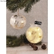 bombki plastikowe fasetowane dekorują świąteczną choinkę