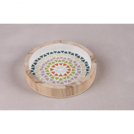 Płytki do mozaiki trójkąty mocowane na klej do mozaiki na tacy drewnianej