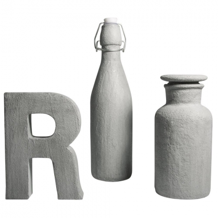 Efekt betonu uzyskany na szkle dekoracyjnym oraz literze z papier mache
